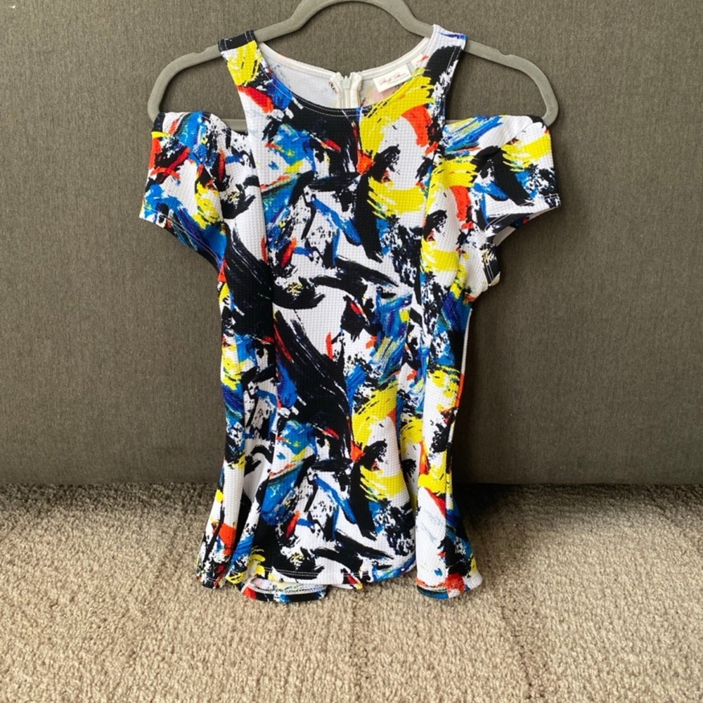 Marilyn Monroe Abstract Graffiti Print Peplum Open Shoulder Top (Junior’s Med)